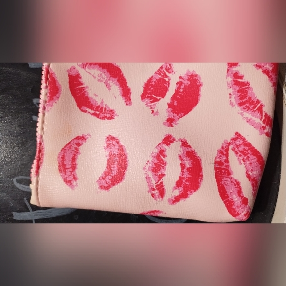 ❤️FREE WITH PURCHASE❤️Cosmetics Bag - Picture 4 of 4